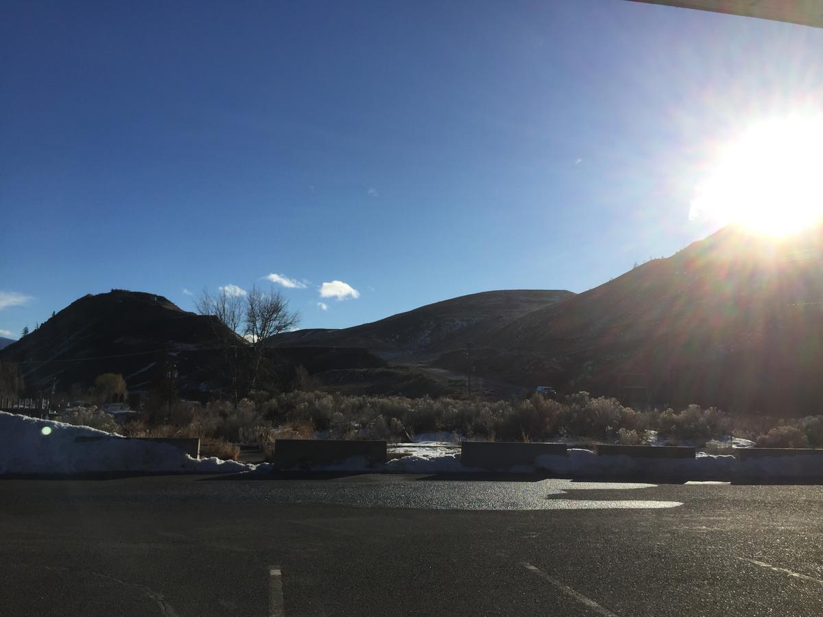 Riverside Motel Cache Creek Room photo